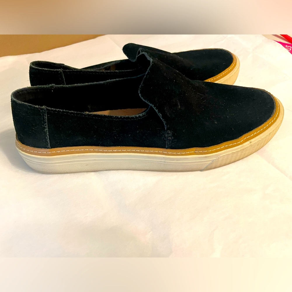 Women’s TOMS Size 9